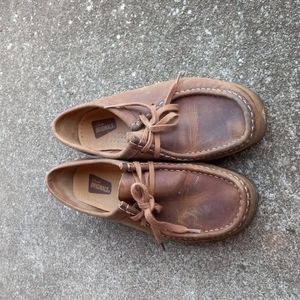 Womens Clark Wallabees Size 8.5